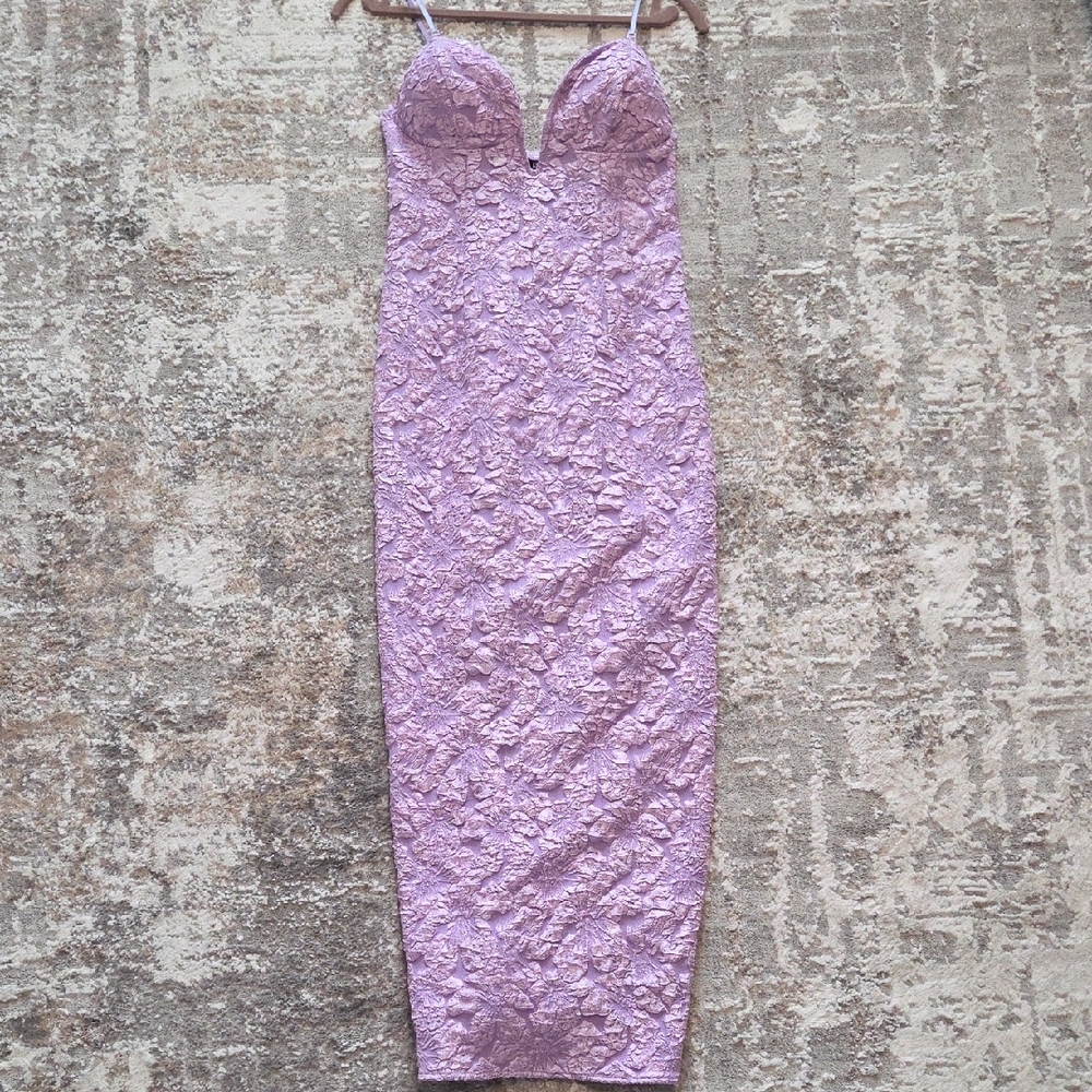 Elegant Lavender Lace Midi Dress
